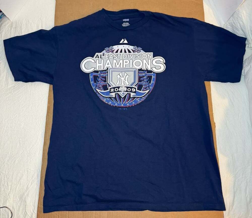 Majestic New York Yankees 2009 Al East Division Champions Size L